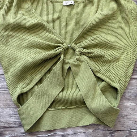 Green Ribbed Knot Front Top - Picture 3 of 4